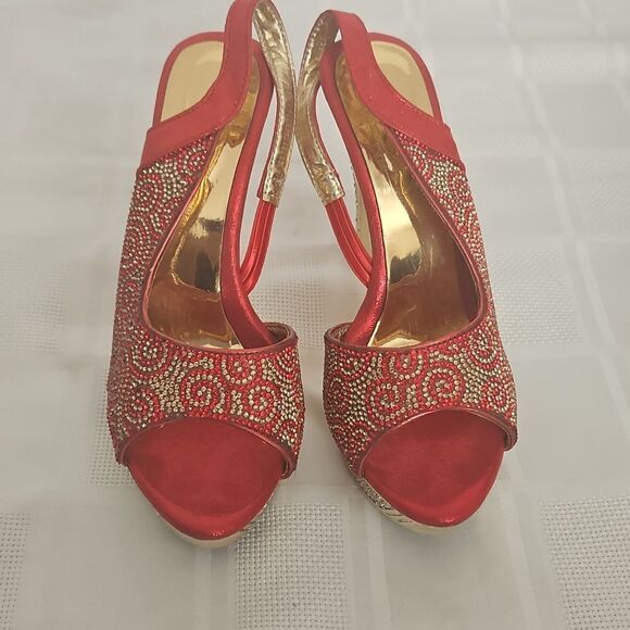 Red and Gold Slingback Heels with Peep-Toe Design - Picture 16 of 16